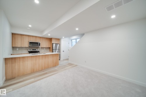 7538 80 Avenue, Edmonton, AB - Indoor Photo Showing Kitchen