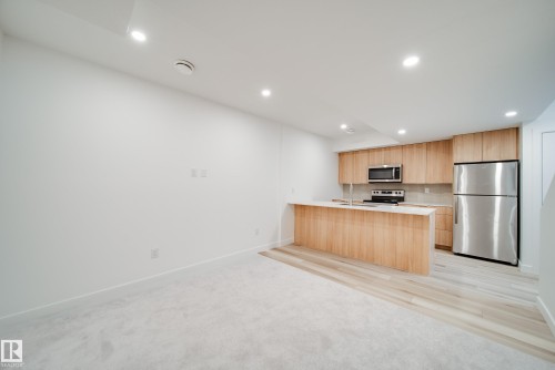 7538 80 Avenue, Edmonton, AB - Indoor Photo Showing Kitchen