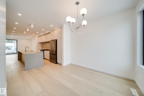 7538 80 Avenue, Edmonton, AB - Indoor Photo Showing Kitchen