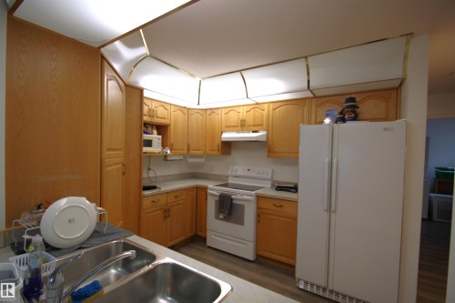 4834 49 Ave, St. Paul Town, AB - Indoor Photo Showing Kitchen With Double Sink
