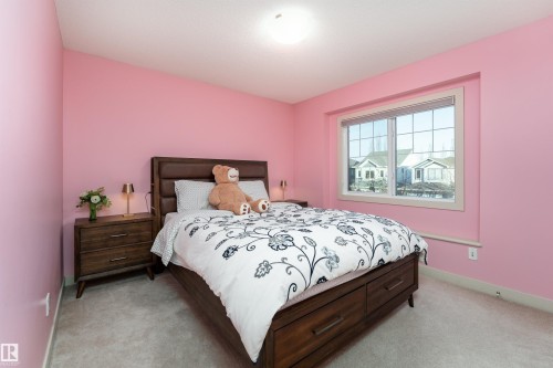 6811 19 Avenue, Edmonton, AB - Indoor Photo Showing Bedroom