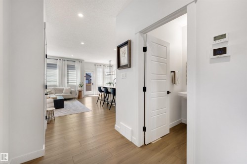 11987 34 Avenue, Edmonton, AB - Indoor Photo Showing Kitchen With Upgraded Kitchen