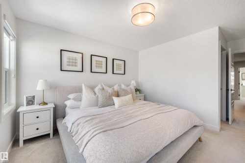 11987 34 Avenue, Edmonton, AB - Indoor Photo Showing Bedroom