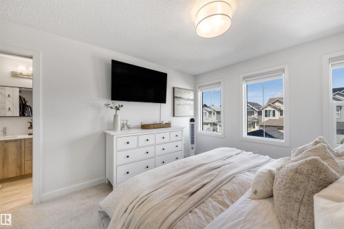 11987 34 Avenue, Edmonton, AB - Indoor Photo Showing Bedroom