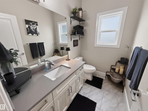 23 Dillworth Crescent, Spruce Grove, AB - Indoor Photo Showing Other Room