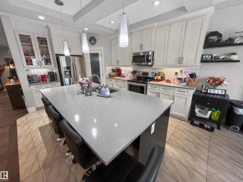 23 Dillworth Crescent, Spruce Grove, AB - Indoor Photo Showing Kitchen