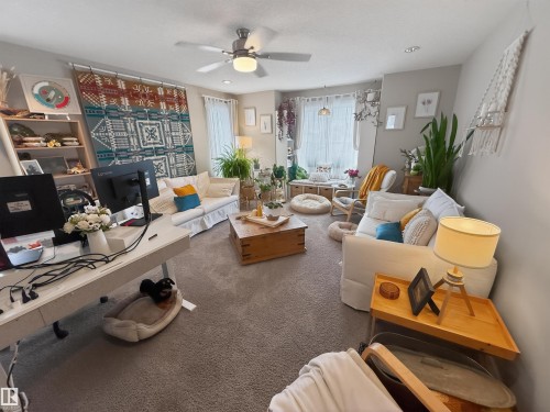 23 Dillworth Crescent, Spruce Grove, AB - Indoor Photo Showing Living Room