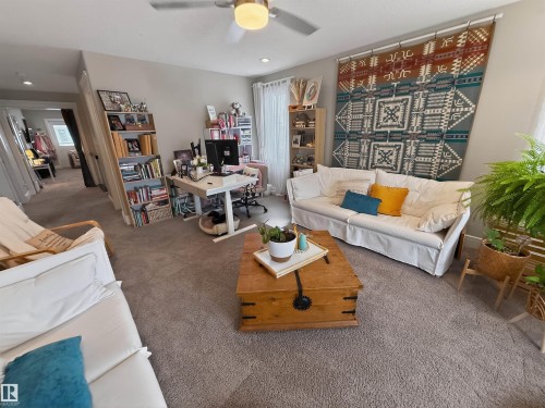 23 Dillworth Crescent, Spruce Grove, AB - Indoor Photo Showing Bedroom