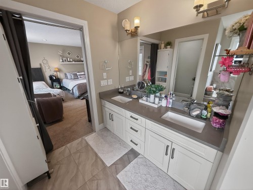 23 Dillworth Crescent, Spruce Grove, AB - Indoor Photo Showing Bedroom