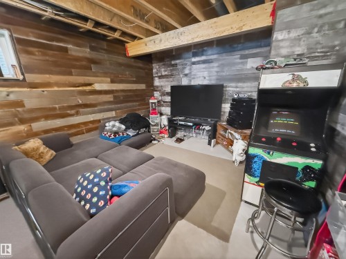 23 Dillworth Crescent, Spruce Grove, AB - Indoor Photo Showing Other Room
