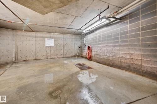 222 4304 139 Avenue, Edmonton, AB - Indoor Photo Showing Garage