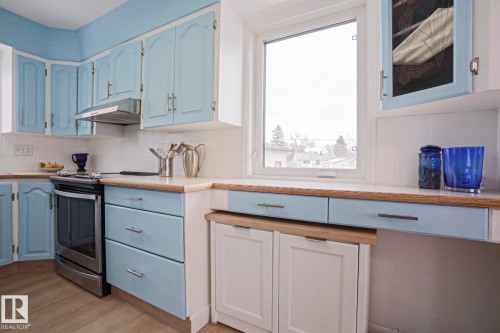 13520 124A Avenue, Edmonton, AB - Indoor Photo Showing Kitchen