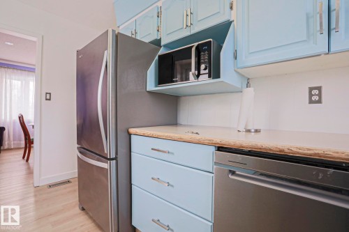 13520 124A Avenue, Edmonton, AB - Indoor Photo Showing Kitchen