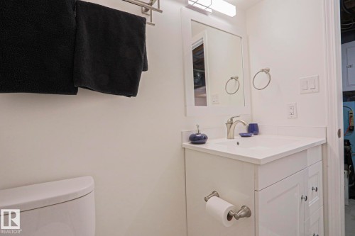 13520 124A Avenue, Edmonton, AB - Indoor Photo Showing Bathroom