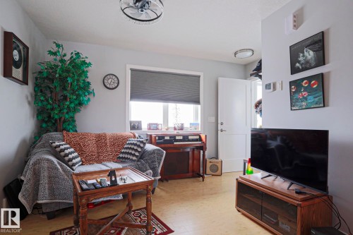 13520 124A Avenue, Edmonton, AB - Indoor Photo Showing Living Room