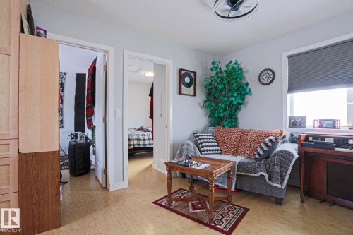 13520 124A Avenue, Edmonton, AB - Indoor Photo Showing Living Room