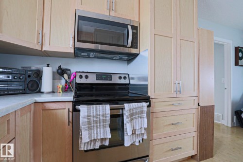 13520 124A Avenue, Edmonton, AB - Indoor Photo Showing Kitchen
