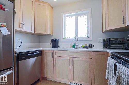 13520 124A Avenue, Edmonton, AB - Indoor Photo Showing Kitchen