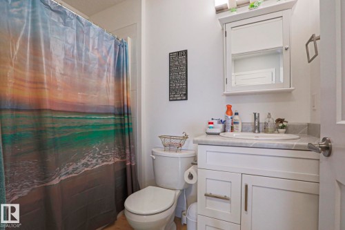 13520 124A Avenue, Edmonton, AB - Indoor Photo Showing Bathroom