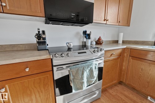 14 Allard Way, Fort Saskatchewan, AB - Indoor Photo Showing Kitchen