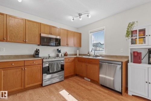 14 Allard Way, Fort Saskatchewan, AB - Indoor Photo Showing Kitchen