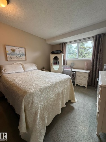 18525 66 Avenue, Edmonton, AB - Indoor Photo Showing Bedroom
