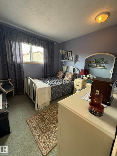 18525 66 Avenue, Edmonton, AB - Indoor Photo Showing Bedroom