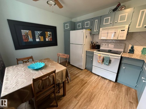 18525 66 Avenue, Edmonton, AB - Indoor Photo Showing Kitchen