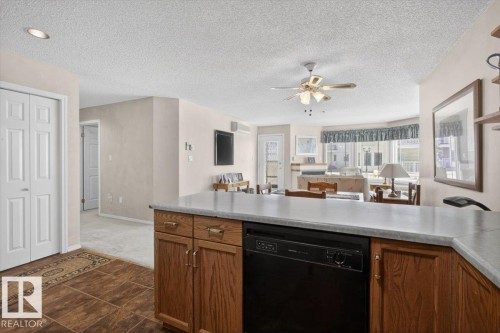 105 5212 25 Avenue Nw, Edmonton, AB - Indoor Photo Showing Kitchen