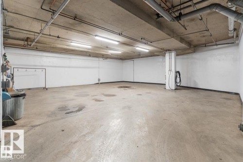 105 5212 25 Avenue Nw, Edmonton, AB - Indoor Photo Showing Garage