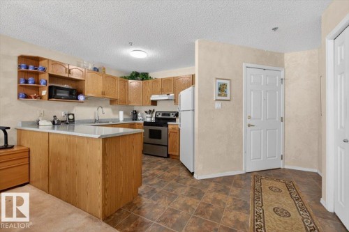 105 5212 25 Avenue Nw, Edmonton, AB - Indoor Photo Showing Kitchen