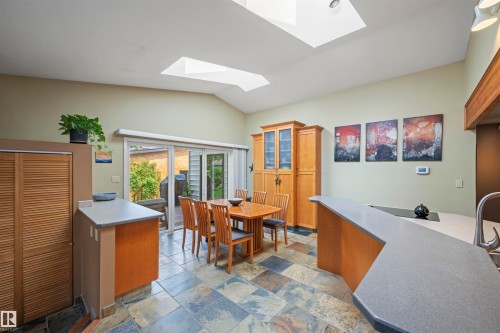 11622 76 Avenue, Edmonton, AB - Indoor