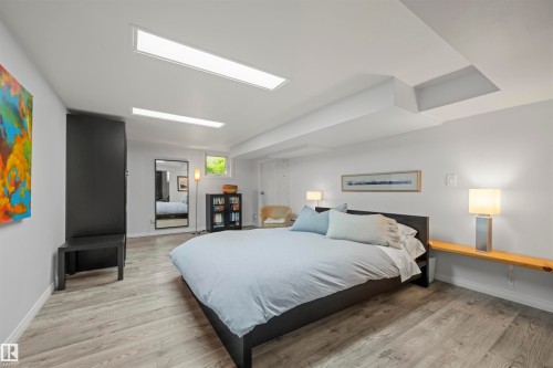 11622 76 Avenue, Edmonton, AB - Indoor Photo Showing Bedroom