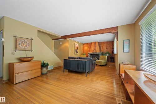11622 76 Avenue, Edmonton, AB - Indoor