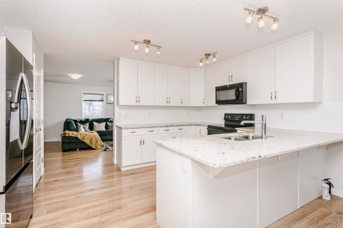 1230 163 Street, Edmonton, AB - Indoor Photo Showing Kitchen