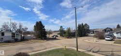 Image quality insufficient for description - 