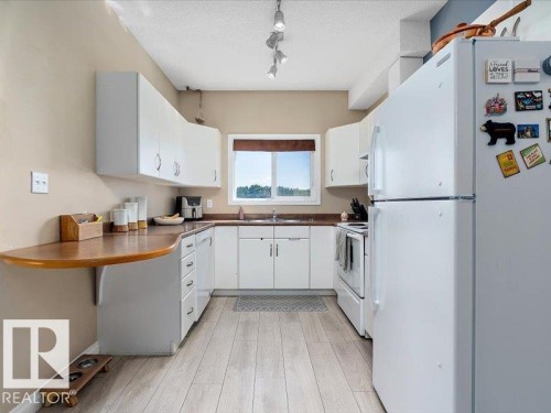 408 304 Lewis Estates Boulevard, Edmonton, AB - Indoor Photo Showing Kitchen