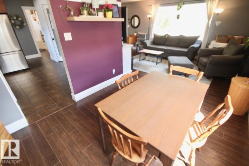 8607 35A Avenue, Edmonton, AB - Indoor Photo Showing Living Room