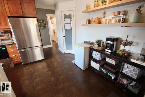8607 35A Avenue, Edmonton, AB - Indoor Photo Showing Kitchen