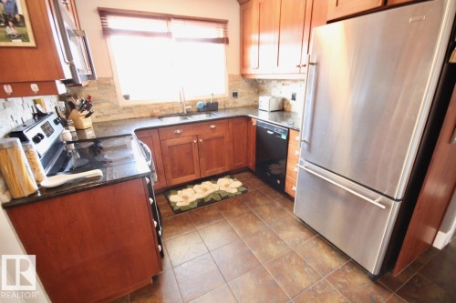 8607 35A Avenue, Edmonton, AB - Indoor Photo Showing Kitchen