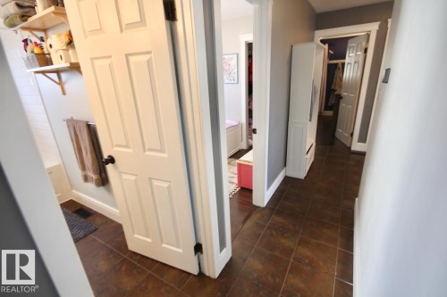 8607 35A Avenue, Edmonton, AB - Indoor Photo Showing Other Room