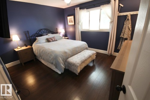 8607 35A Avenue, Edmonton, AB - Indoor Photo Showing Bedroom