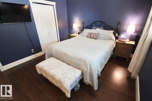 8607 35A Avenue, Edmonton, AB - Indoor Photo Showing Bedroom