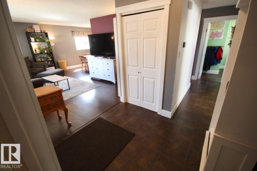 8607 35A Avenue, Edmonton, AB - Indoor Photo Showing Other Room