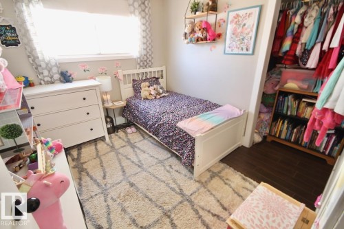 8607 35A Avenue, Edmonton, AB - Indoor Photo Showing Bedroom