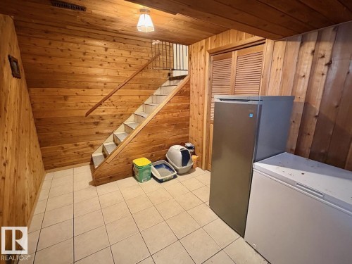 8607 35A Avenue, Edmonton, AB - Indoor
