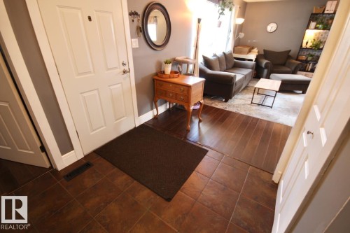 8607 35A Avenue, Edmonton, AB - Indoor