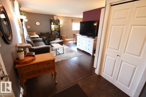 8607 35A Avenue, Edmonton, AB - Indoor Photo Showing Other Room