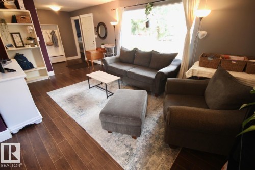 8607 35A Avenue, Edmonton, AB - Indoor Photo Showing Living Room