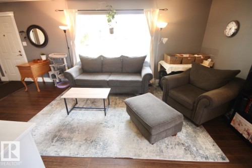 8607 35A Avenue, Edmonton, AB - Indoor Photo Showing Living Room
